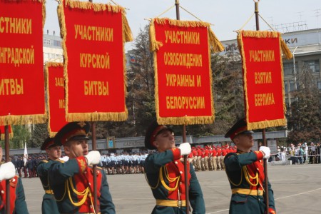 Place du théâtre - Défilé commémorant la Victoire 1945