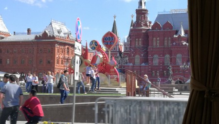 Moscou - Place du manège - Horloge "Coupe du Monde de foot 2018 " en Russie.