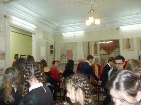 Musée ethnographique - Comment auparavant les jeunes gens russes se mariaient ... un jeu ...